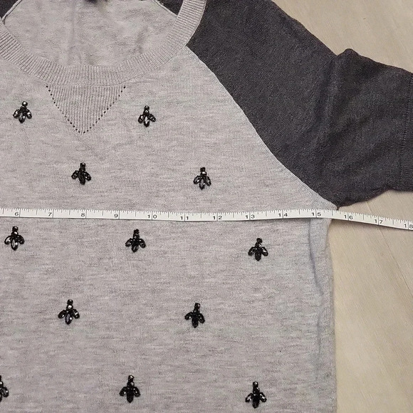 🛍Talbots Petites Grey‎ Black Sleeve Beaded Top Womens Size P - Picture 7 of 7